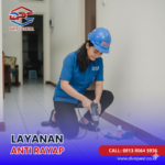 Rayap sering kali dijuluki sebagai "silent destroyer" atau perusak senyap. Tanpa suara dan tanpa terlihat, mereka bisa merobohkan struktur bangunan, menghancurkan furnitur kayu kesayangan, hingga merusak dokumen-dokumen penting dalam waktu singkat. Bagi warga Pasuruan, masalah rayap bukan sekadar gangguan kecil, melainkan ancaman serius terhadap nilai aset properti. Diva Pest Control hadir sebagai solusi profesional untuk mengatasi masalah ini. Melalui layanan Jasa Anti Rayap Pasuruan, kami menawarkan sistem proteksi bangunan yang menyeluruh dengan jaminan garansi 3 hingga 5 tahun. Jika Anda mencari cara pasti untuk membasmi rayap hingga ke koloni terdalam, Anda berada di tempat yang tepat. Hubungi kami segera di 0813-8064-5936 atau kunjungi situs resmi kami di divapest.co.id. Mengapa Pasuruan Rawan Serangan Rayap? Pasuruan memiliki karakteristik geografis yang beragam, mulai dari pesisir hingga dataran tinggi. Kelembapan udara yang cukup tinggi di wilayah ini, ditambah dengan banyaknya pembangunan perumahan baru di atas lahan yang dulunya merupakan area perkebunan atau persawahan, membuat populasi rayap tanah (Subterranean Termites) sangat subur. Lahan bekas kebun biasanya menyimpan sisa-sisa akar pohon atau material organik yang merupakan makanan utama rayap. Ketika bangunan didirikan di atasnya tanpa sistem pre-construction anti-termite (perlakuan pra-konstruksi) yang benar, maka tinggal menunggu waktu saja sampai rayap naik dan menyerang pondasi hingga atap bangunan Anda. Bahaya Rayap yang Sering Diabaikan Pemilik Properti Banyak pemilik rumah di Pasuruan baru menyadari adanya serangan rayap saat kerusakan sudah mencapai lebih dari 50%. Berikut adalah beberapa bahaya utama jika rayap dibiarkan tanpa penanganan profesional: Kerusakan Struktur Utama: Rayap mampu memakan rangka atap (kuda-kuda), plafon, dan kusen hingga keropos. Hal ini sangat berbahaya karena risiko roboh secara tiba-tiba. Kehancuran Interior dan Estetika: Kitchen set mewah, parket kayu, hingga wallpaper dinding bisa rusak total dalam hitungan bulan. Kerugian Finansial yang Besar: Biaya renovasi rumah akibat serangan rayap sering kali jauh lebih mahal dibandingkan biaya jasa pencegahan anti rayap. Keamanan Dokumen dan Barang Berharga: Koleksi buku, arsip kantor, bahkan uang tunai yang disimpan di lemari kayu tidak luput dari incaran rayap. Diva Pest Control: Solusi Ahli Anti Rayap di Pasuruan Sebagai perusahaan pengendalian hama yang berpengalaman, Diva Pest Control memahami bahwa setiap bangunan memiliki karakteristik yang berbeda. Kami tidak hanya sekadar menyemprotkan obat, tetapi melakukan analisis mendalam mengenai titik sebaran koloni dan jalur masuk rayap. Keunggulan Layanan Kami: Tenaga Teknisi Tersertifikasi: Tim kami terdiri dari tenaga ahli yang memahami biologi rayap sehingga penanganan dilakukan tepat sasaran. Peralatan Modern: Kami menggunakan alat pendeteksi rayap terbaru dan peralatan injeksi yang efektif tanpa merusak estetika lantai secara berlebihan. Chemical Ramah Lingkungan: Kami hanya menggunakan termitisida yang telah terdaftar di Kementrian Pertanian dan aman bagi penghuni rumah maupun hewan peliharaan. Garansi 3 - 5 Tahun: Kami memberikan sertifikat garansi resmi. Jika selama masa garansi muncul kembali tanda-tanda rayap, kami akan melakukan penanganan ulang tanpa biaya tambahan. Survei Lokasi Gratis: Khusus wilayah Pasuruan dan sekitarnya, kami memberikan layanan konsultasi dan survei lokasi tanpa dipungut biaya. Metode Pengendalian Rayap Diva Pest Control Kami menerapkan metode yang teruji secara ilmiah untuk memastikan properti Anda terlindungi secara maksimal: 1. Metode Pra-Konstruksi (Pre-Construction) Langkah ini dilakukan bagi Anda yang sedang membangun rumah atau gedung di Pasuruan. Proteksi dilakukan pada saat penggalian pondasi dan sebelum pemasangan ubin. Ini adalah investasi terbaik karena menciptakan "sabuk pengaman" kimia di bawah bangunan yang mencegah rayap tanah naik ke atas. 2. Metode Pasca-Konstruksi (Post-Construction / Injection System) Bagi bangunan yang sudah berdiri dan terinfeksi rayap, kami menggunakan metode injeksi. Kami akan melakukan pengeboran kecil pada sepanjang jalur pondasi (indoor maupun outdoor) dan menyuntikkan termitisida ke dalam tanah. Setelah itu, lubang akan ditutup kembali dengan semen warna yang senada dengan lantai sehingga tetap rapi. 3. Metode Sistem Umpan (Baiting System) Metode ini sangat populer untuk properti yang tidak ingin dilakukan pengeboran (seperti hotel atau kantor mewah). Kami memasang stasiun umpan di titik-titik strategis. Rayap pekerja akan memakan umpan tersebut dan membawanya ke dalam koloni. Racun yang ada di dalam umpan akan bekerja secara perlahan untuk memandulkan ratu dan membasmi seluruh koloni hingga tuntas. 4. Pipirisasi (Pipe System) Sistem ini melibatkan penanaman pipa di bawah lantai saat pembangunan, sehingga di masa depan, pengisian ulang cairan anti rayap dapat dilakukan dengan mudah melalui nozzle khusus tanpa harus merusak lantai lagi. Cara Mengetahui Rumah Anda Terserang Rayap Sebelum Anda menghubungi Jasa Anti Rayap Pasuruan, Anda bisa melakukan pengecekan mandiri dengan melihat tanda-tanda berikut: Adanya Jalur Tanah (Mud Tubes): Jalur berupa terowongan tanah kecil di dinding atau sudut ruangan. Ini adalah jalan bagi rayap tanah untuk berpindah tanpa terkena cahaya matahari. Kayu Terasa Kosong: Jika Anda mengetuk kusen atau furnitur kayu dan terdengar suara kopong, kemungkinan besar bagian dalamnya sudah habis dimakan rayap. Laron di Malam Hari: Munculnya laron di sekitar rumah merupakan pertanda ada koloni rayap besar di dekat sana yang sedang melakukan proses reproduksi. Sayap Laron Berceceran: Jika Anda menemukan banyak sayap kecil di lantai atau ambang jendela, itu adalah sisa dari kasta reproduksi rayap yang sudah masuk ke dalam struktur bangunan Anda. Mengapa Harus Bergaransi 3-5 Tahun? Diva Pest Control sangat percaya diri dengan kualitas kerja kami. Pemberian garansi bukan hanya sekadar janji, melainkan komitmen profesional. Ketenangan Pikiran (Peace of Mind): Anda tidak perlu khawatir setiap kali musim hujan tiba (waktu di mana rayap paling aktif), karena rumah Anda sudah diproteksi. Monitoring Berkala: Selama masa garansi, tim kami akan melakukan kunjungan rutin untuk memastikan proteksi masih bekerja dengan baik. Tanggung Jawab Penuh: Garansi adalah bukti bahwa cairan yang kami gunakan berkualitas tinggi dan teknik yang kami terapkan benar-benar efektif. Area Layanan Kami di Pasuruan Diva Pest Control melayani seluruh wilayah di Pasuruan, meliputi: Pasuruan Kota: Purworejo, Bugul Kidul, Gadingrejo, Panggungrejo. Pasuruan Kabupaten: Pandaan, Bangil, Prigen, Gempol, Beji, Purwosari, Rejoso, Grati, dan kecamatan lainnya. Kami siap datang ke rumah pribadi, ruko, gudang, pabrik di kawasan industri (PIER), hotel, hingga bangunan instansi pemerintah. Tips Mencegah Rayap Datang Kembali Setelah mendapatkan layanan dari Diva Pest Control, ada baiknya Anda juga melakukan langkah-langkah pencegahan mandiri: Perbaiki Kebocoran Pipa: Rayap sangat menyukai area yang lembap akibat rembesan air. Ventilasi yang Cukup: Pastikan sirkulasi udara di dalam rumah lancar agar kelembapan tetap terjaga. Hindari Kontak Kayu dengan Tanah: Usahakan tidak ada kayu atau tumpukan kardus yang bersentuhan langsung dengan tanah di area luar rumah. Bersihkan Sisa Kayu Konstruksi: Jangan mengubur sisa kayu atau papan bekas cor di bawah lantai rumah. Hubungi Jasa Anti Rayap Pasuruan Sekarang! Jangan tunggu sampai plafon rumah Anda ambruk atau lemari pakaian Anda hancur. Bertindak sekarang jauh lebih bijak daripada menyesal di kemudian hari. Diva Pest Control adalah mitra terpercaya Anda dalam menjaga aset berharga dari serangan hama. Dengan pengalaman bertahun-tahun dan ribuan klien yang puas, kami siap memberikan layanan terbaik untuk Anda. Informasi Kontak: Website: https://divapest.co.id WhatsApp/Call: 0813-8064-5936 Layanan: Anti Rayap, Anti Nyamuk, Pembasmi Tikus, Kecoa, dan Hama Lainnya. Diva Pest Control – Solusi Tuntas, Hama Lepas!